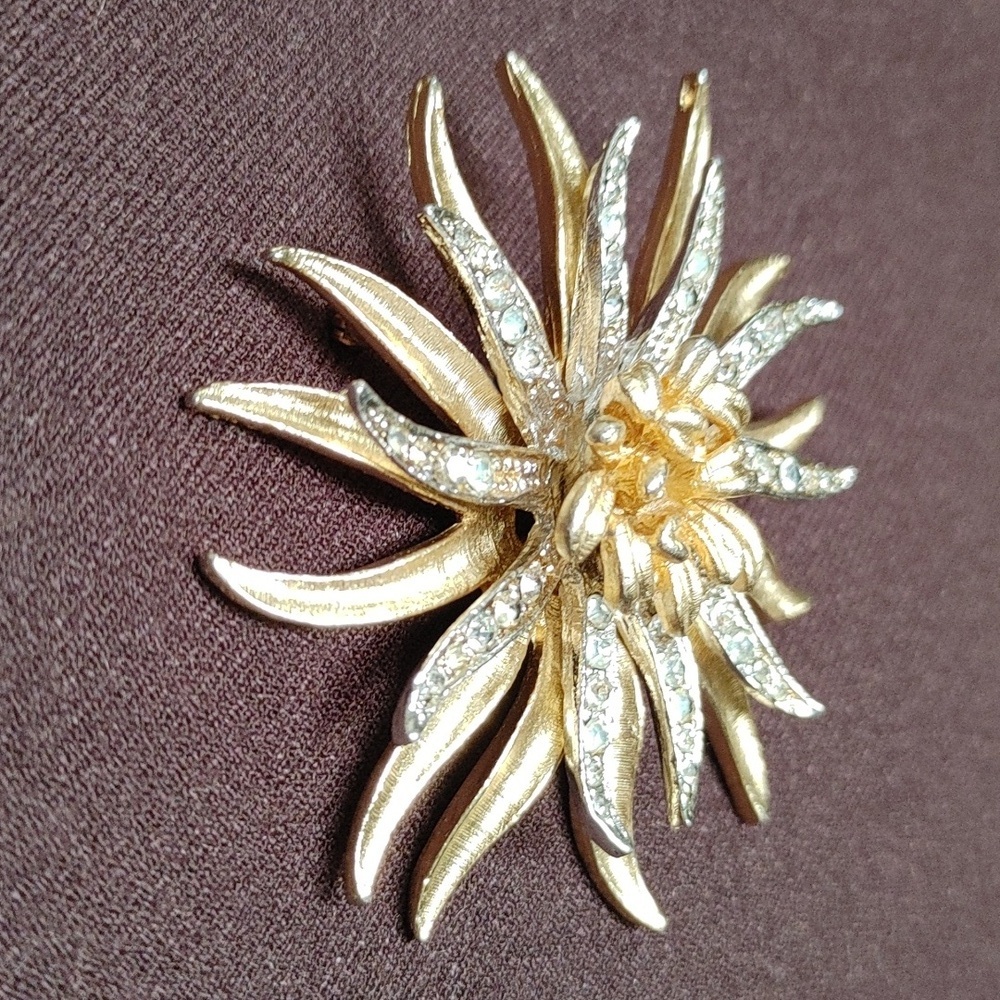VTG Coro Elegant Gold and Silver Floral Brooch - Picture 3 of 9